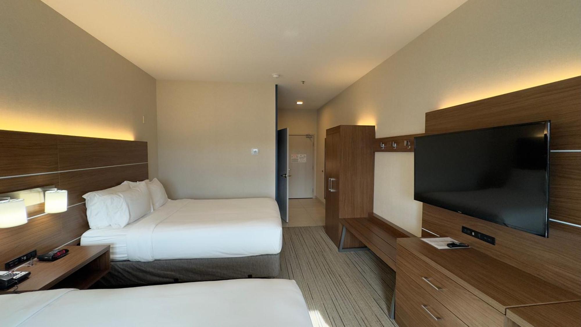 Holiday Inn Express Hotel & Suites Marina By Ihg Exterior foto